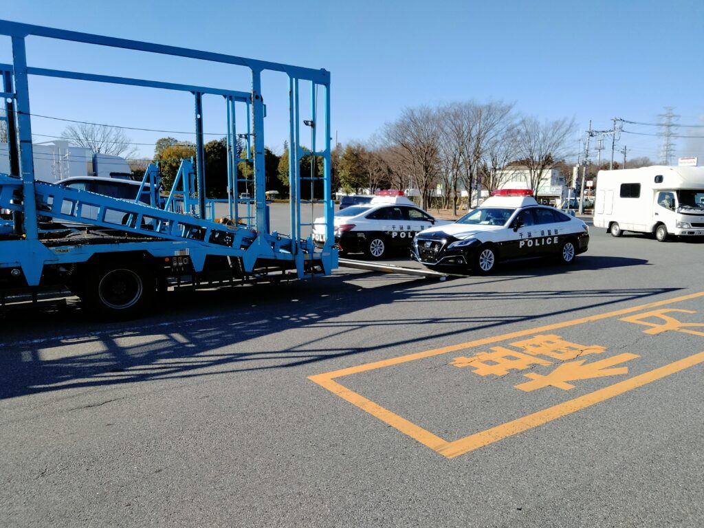 野田陸運局で警察車両が。